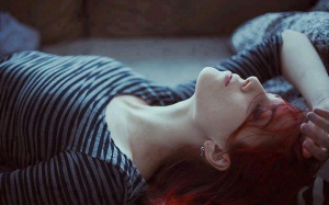 Lý giải khoa học về hiện tượng không ngủ được khi 'lạ giường'