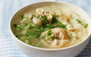 Bác sỹ 'vạch tội' mẹ Việt về thói quen ăn cháo móng giò sau sinh