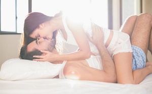 'Chuyện ấy' vào thời gian nào để dễ có thai?