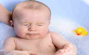 Những lưu ý khi tắm cho trẻ sơ sinh tại nhà