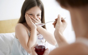 Muốn cho trẻ uống thuốc đúng cách cần phải tránh những sai lầm này