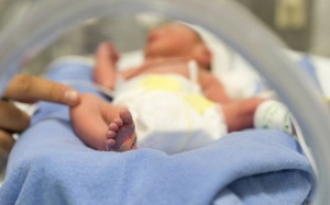 Mẹ bầu cần lưu ý 9 yếu tố có thể gây sinh non