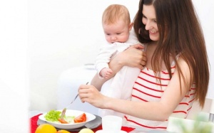9 lưu ý trong chế độ dinh dưỡng của phụ nữ đang cho con bú