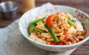 Đậu phụ sốt trứng và cà chua - món ngon cho bữa cơm chiều