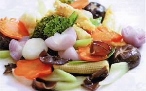 Nấm xào rau củ – mát lành ngày Thu