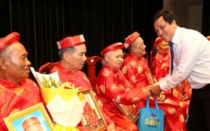 Vinamilk tổ chức Lễ Mừng thọ và chăm sóc sức khỏe cho 1.000 người cao tuổi