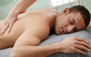 Trị chứng đau lưng sau “động phòng”