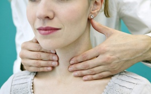 Yếu tố nguy cơ và triệu chứng cơ bản của bệnh tuyến giáp