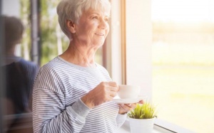 Tin vui cho phụ nữ lớn tuổi có thói quen uống cà phê