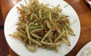 Hãi hùng ăn sâu tre: Ngon lạ lùng, có tiền khó mua