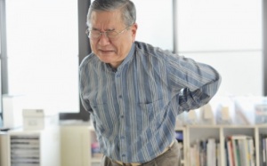 Giảm đau do thoái hóa cột sống bằng cách nào để không ảnh hưởng sức khỏe?