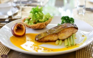 Tròn vị với Cá thu sốt bơ và chanh leo 