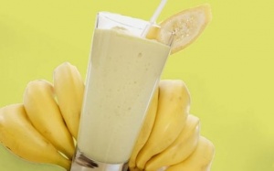 Chỉ cần 5 phút có ngay sữa chuối thơm ngon cho bé