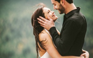 Gifographic: Giải mã cơ thể khi trúng 'tình yêu sét đánh'