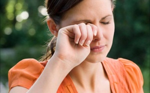 Máy mắt liên tục là điềm báo hay do bị bệnh gì?