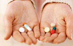 Dùng kháng sinh khi đang cho con bú có bị mất sữa?