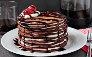 Cuối tuần mẹ dạy bé làm bánh pancake chocolate thơm ngon
