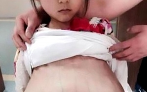 Bé gái Việt 12 tuổi mang bầu với 'chồng' Trung Quốc