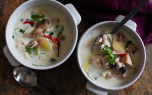 Trổ tài làm Tom Kha Gai kiểu Thái chiêu đãi cả nhà