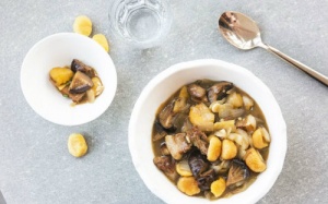 Đến mùa hạt dẻ rồi, mua về om cùng thịt lợn và nấm ngay thôi!