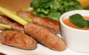 Tự làm nem lụi cho vơi nhớ Huế thương