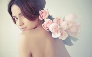 Cách dưỡng da mềm mịn cho cô nàng da khô như da rắn mùa Thu Đông