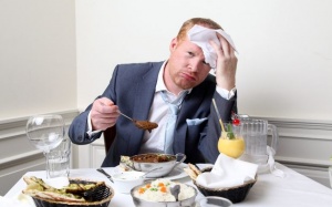 Tại sao nhiều người bị đổ mồ hôi khi ăn?