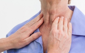 Sau mổ cắt u tuyến giáp cần dùng thêm sản phẩm nào để phòng suy giáp?