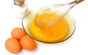 Vì sao bạn nên ăn lòng đỏ trứng?