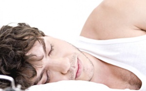 Ngủ nướng ảnh hưởng đến khả năng có con của đàn ông