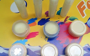 Tự làm son dưỡng môi bằng dầu dừa