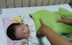 Sản phụ 25 tuổi bỏ lại con gái sơ sinh tại bệnh viện rồi biến mất