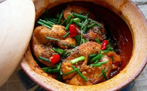 Cá kho cay cho ngày gió chuyển mùa