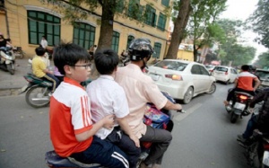 Con bị chấn thương sọ não vì mẹ sợ xương cổ trẻ mềm không cho đội mũ bảo hiểm