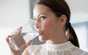 Điều gì sẽ xảy ra khi cơ thể bị thiếu nước thường xuyên?