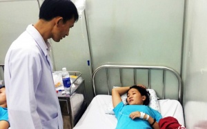 Hàng trăm công nhân ở TP HCM nghi ngộ độc sau bữa cơm