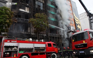 Nóng: Cháy lớn liên hoàn dãy nhà cao tầng trên đường Trần Thái Tông