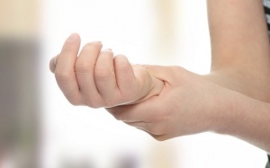 Run tay mỗi khi căng thẳng, hồi hộp là bệnh gì?
