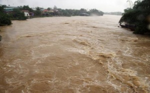NÓNG: Lũ miền Trung đang lên nhanh