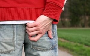 Chảy mồ hôi mông là vì sao?