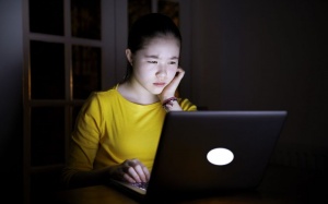 Cảm thấy chán nản vào ban đêm phải làm sao?