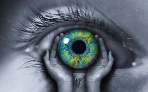 Bảo vệ con ngươi khỏi đau mắt đỏ