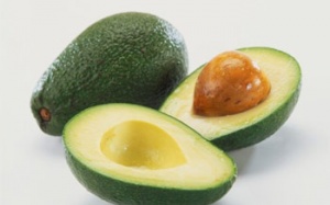 Bơ là loại quả này còn có khả năng giúp chị em phụ nữ mi nhon hơn.