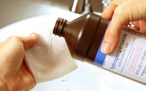 Khi nào không dùng oxy già để sát khuẩn?