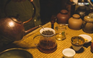 Nghệ nhân trà Việt chia sẻ tác hại không ngờ của việc uống trà “đặc cắm tăm” 