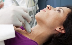 Bệnh tuyến giáp và ung thư: Những điều bạn cần biết!