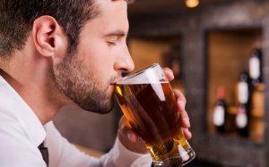 Uống bia mỗi ngày giúp ngăn ngừa đột quỵ?