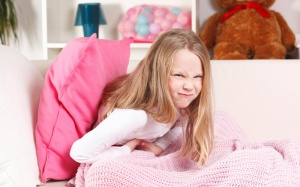 Phân biệt táo bón cơ năng và táo bón thực thể ở trẻ em