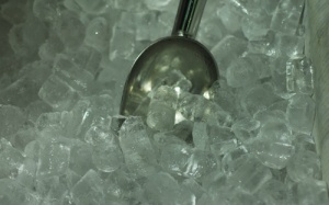 Nước đá dễ nhiễm trực khuẩn mủ xanh gây nhiều bệnh tật