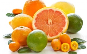 Vitamin C và bioflavonoids giúp giảm đục thủy tinh thể